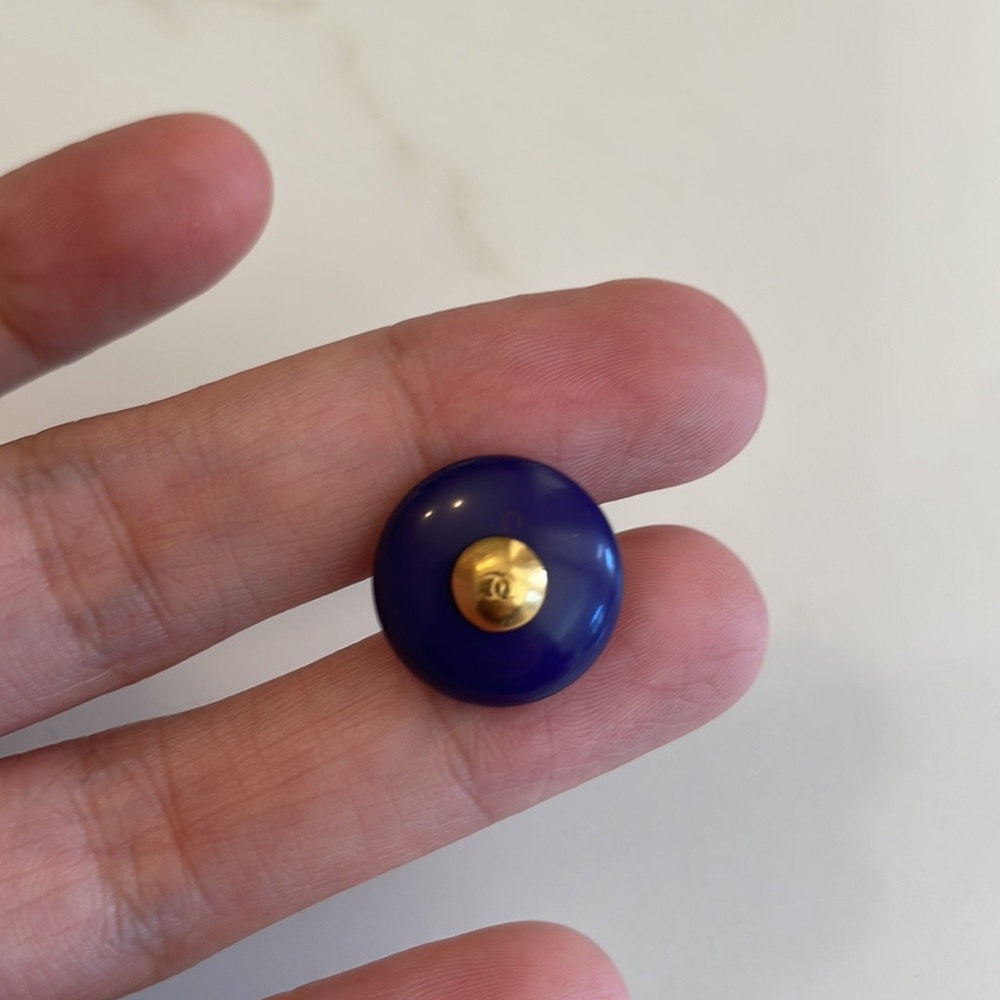Chanel Indigo Round Gold CC Logo Shank Button - Picture 2 of 7